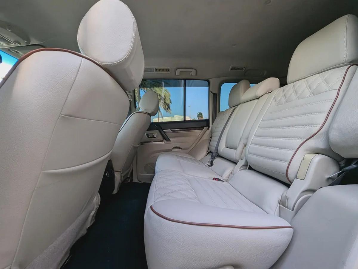 MITSUBISHI PAJERO 2017 GLS MID OPTION GCC V6 3.5L IN PERFECT CONDITION-5-5