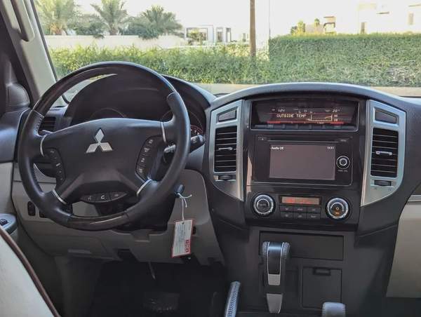 MITSUBISHI PAJERO 2017 GLS MID OPTION GCC V6 3.5L IN PERFECT CONDITION