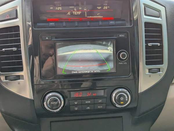 MITSUBISHI PAJERO 2017 GLS MID OPTION GCC V6 3.5L IN PERFECT CONDITION