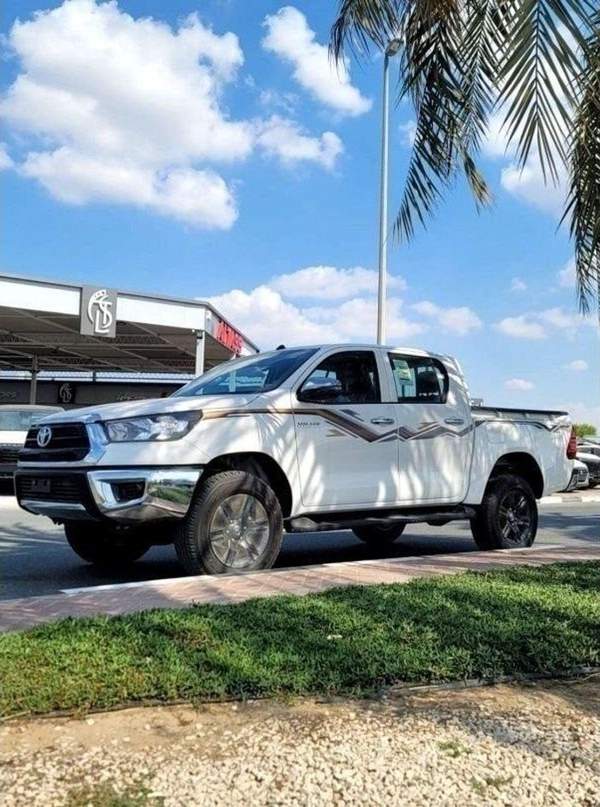 Toyota Hilux Toyota Hilux 2.7L Petrol Automatic Mid Option 2025