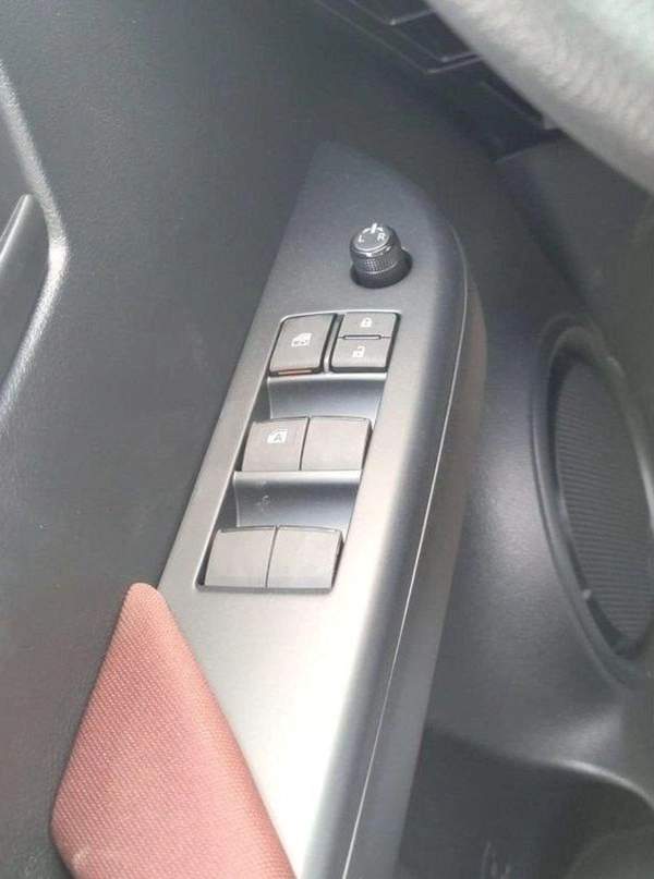 Toyota Hilux Toyota Hilux 2.7L Petrol Automatic Mid Option 2025