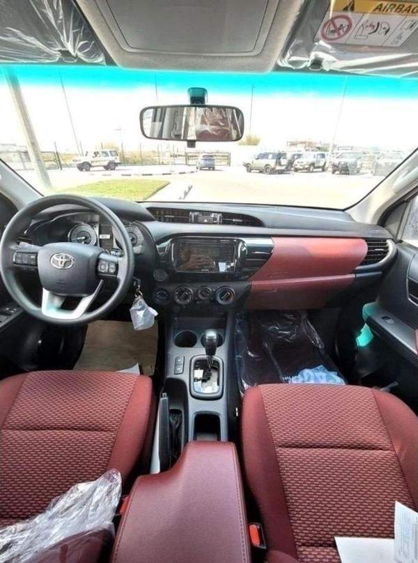 Toyota Hilux Toyota Hilux 2.7L Petrol Automatic Mid Option 2025