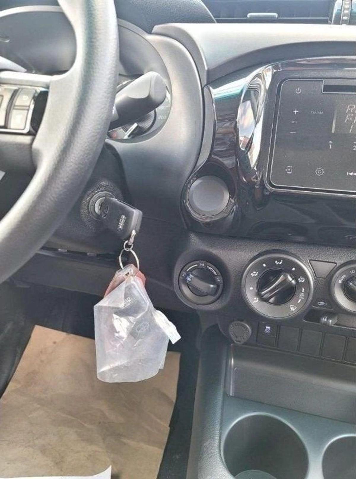 Toyota Hilux Toyota Hilux 2.7L Petrol Automatic Mid Option 2025-11-11