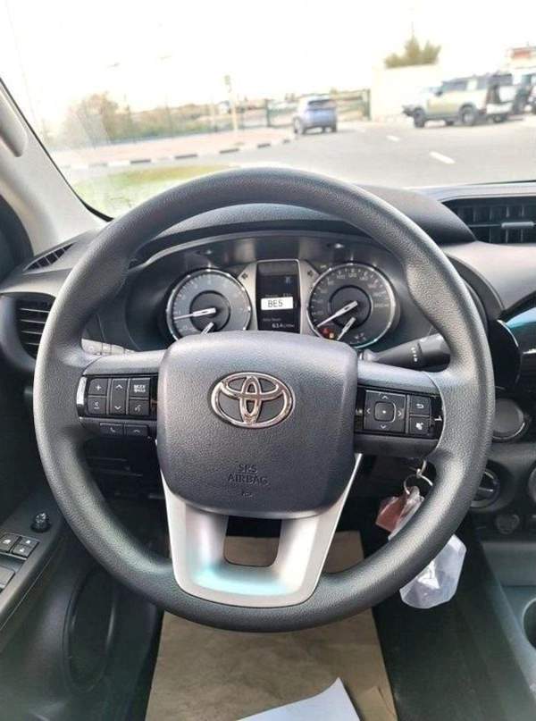 Toyota Hilux Toyota Hilux 2.7L Petrol Automatic Mid Option 2025
