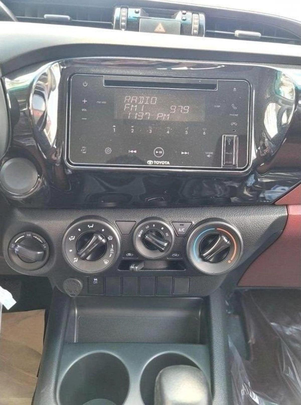 Toyota Hilux Toyota Hilux 2.7L Petrol Automatic Mid Option 2025-13-13