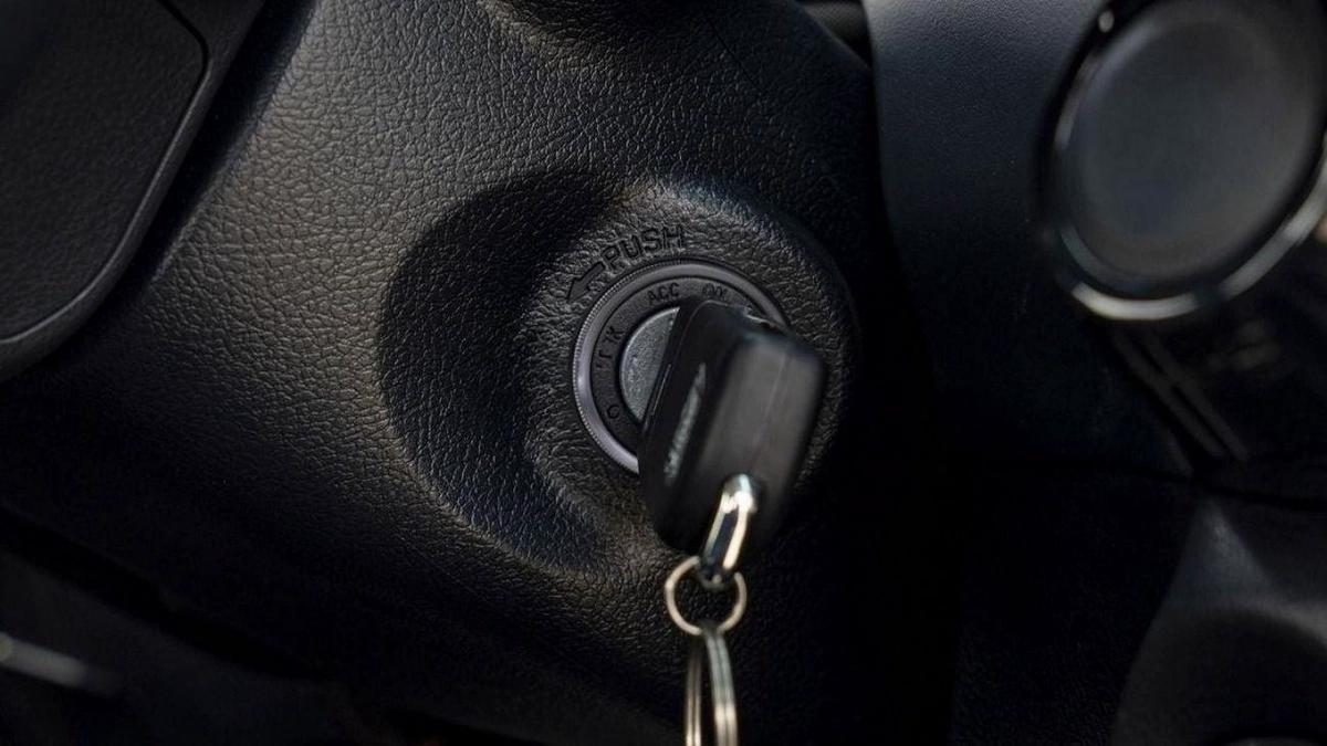 Toyota Hilux Toyota Hilux 2.7L petrol A/T MY24-16-16