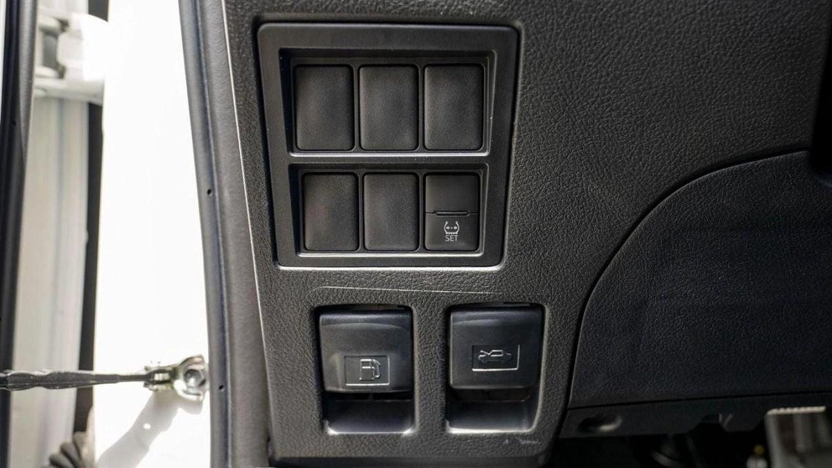 Toyota Hilux Toyota Hilux 2.7L petrol A/T MY24-18-18