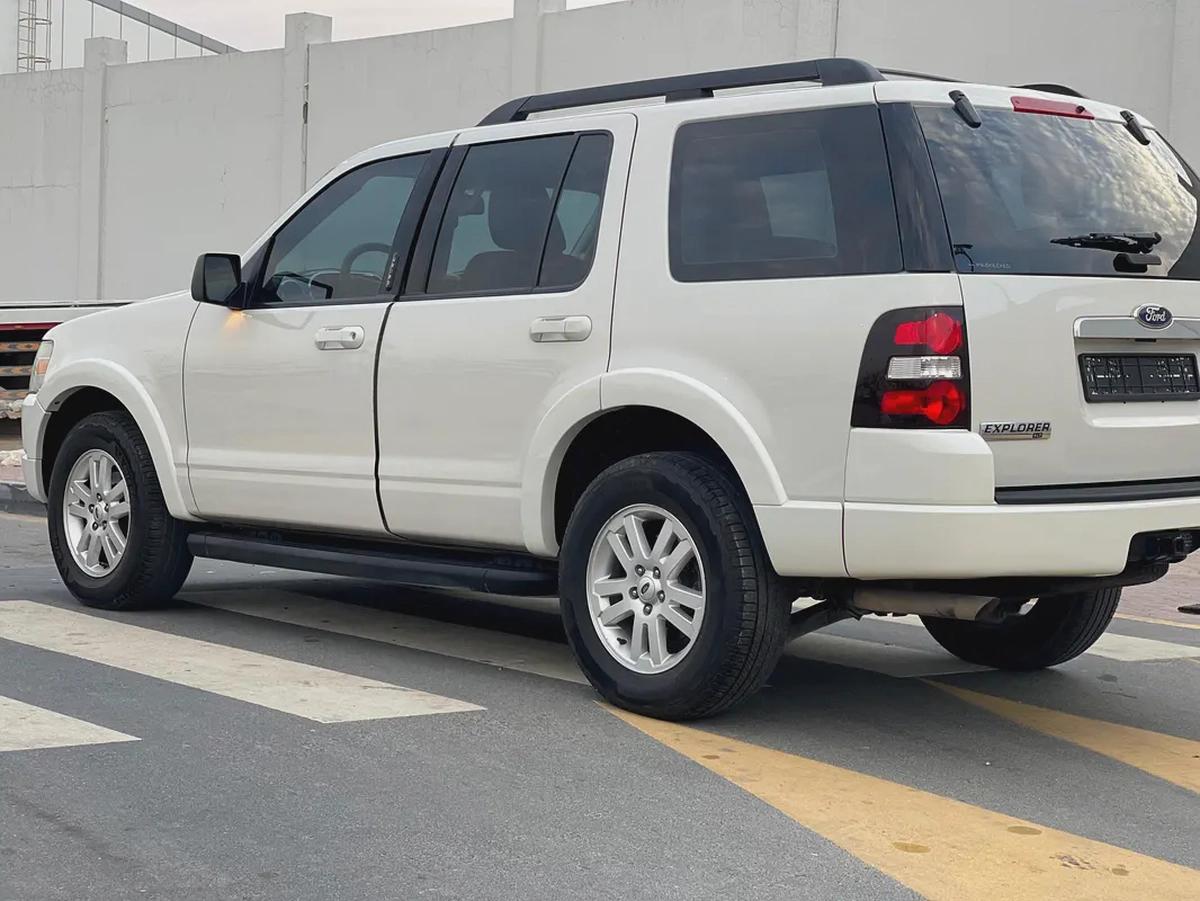 Ford Explorer XLT 2010 - GCC first owner-2-2