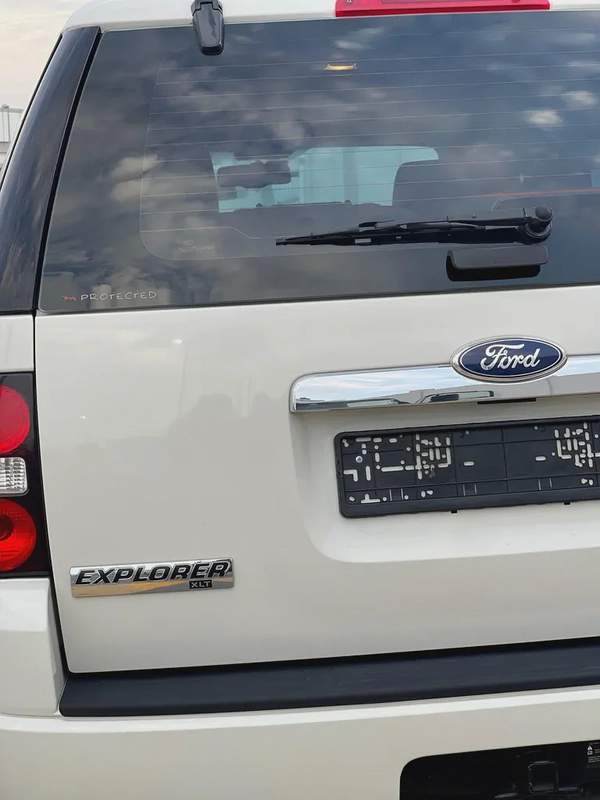 Ford Explorer XLT 2010 - GCC first owner