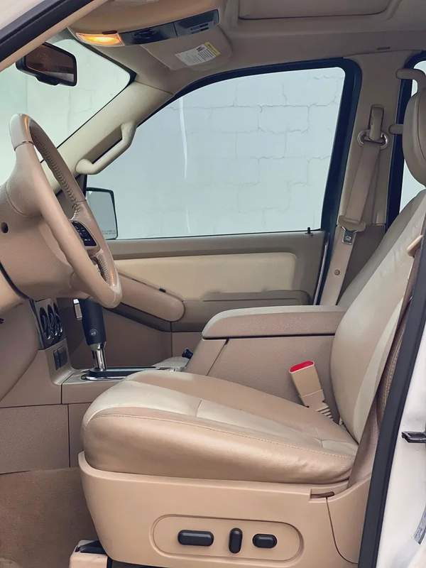 Ford Explorer XLT 2010 - GCC first owner