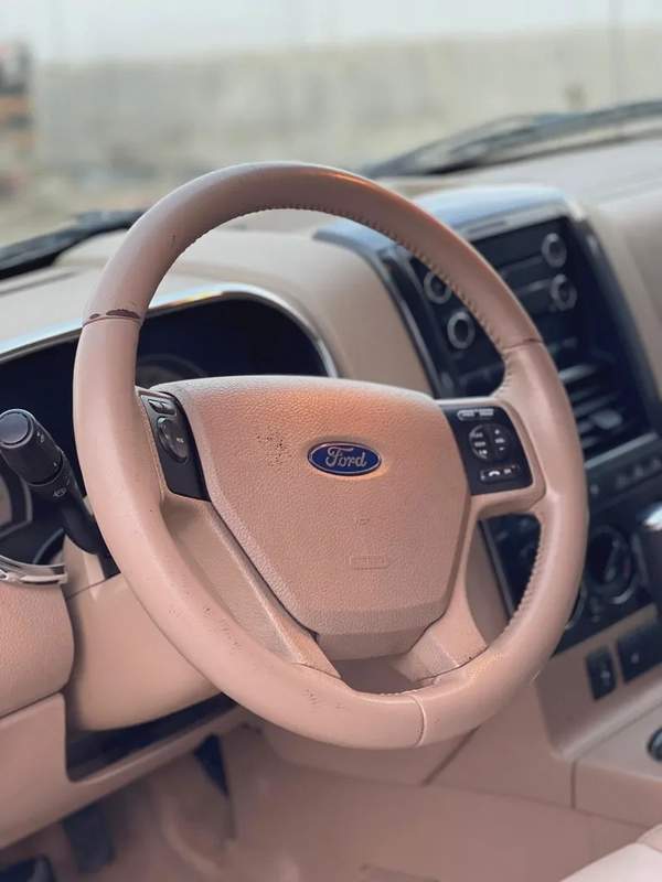 Ford Explorer XLT 2010 - GCC first owner