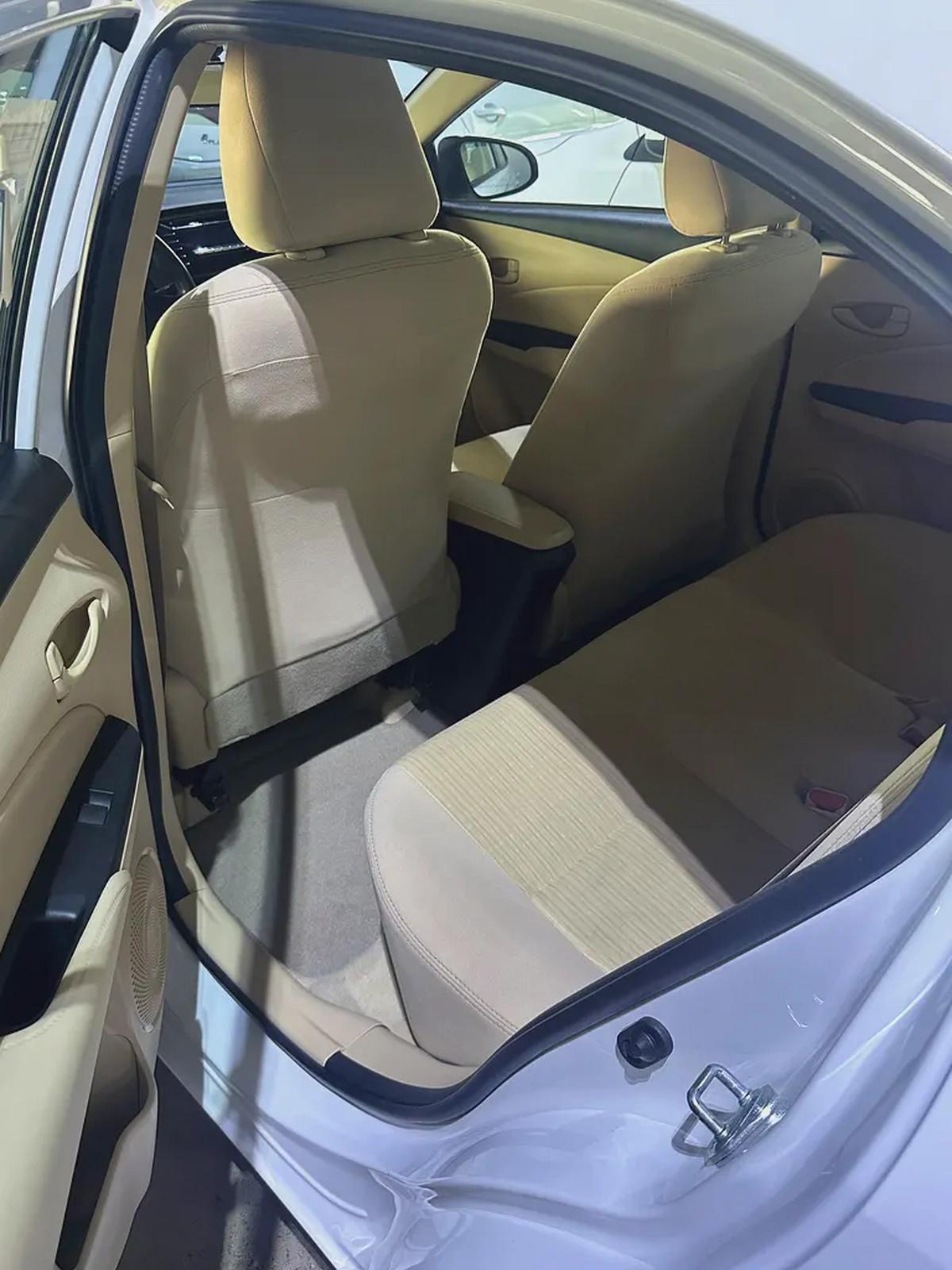 2022 Toyota Yaris SE - GCC Specs - Excellent Condition!-4-4