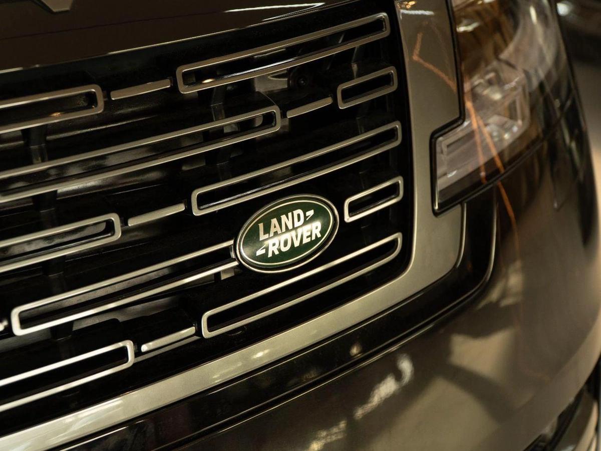 Land Rover Range Rover Autobiography P530 4.4L 2023 Range Rover Vogue Autobiography | Black Exterior | Maroon Interior | Lu-3-3