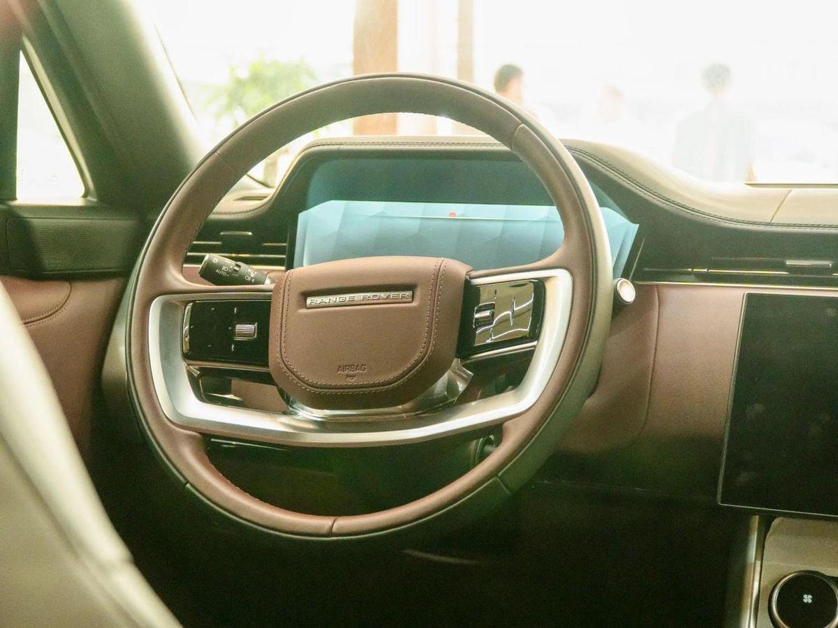 Land Rover Range Rover Autobiography P530 4.4L 2023 Range Rover Vogue Autobiography | Black Exterior | Maroon Interior | Lu-6-6