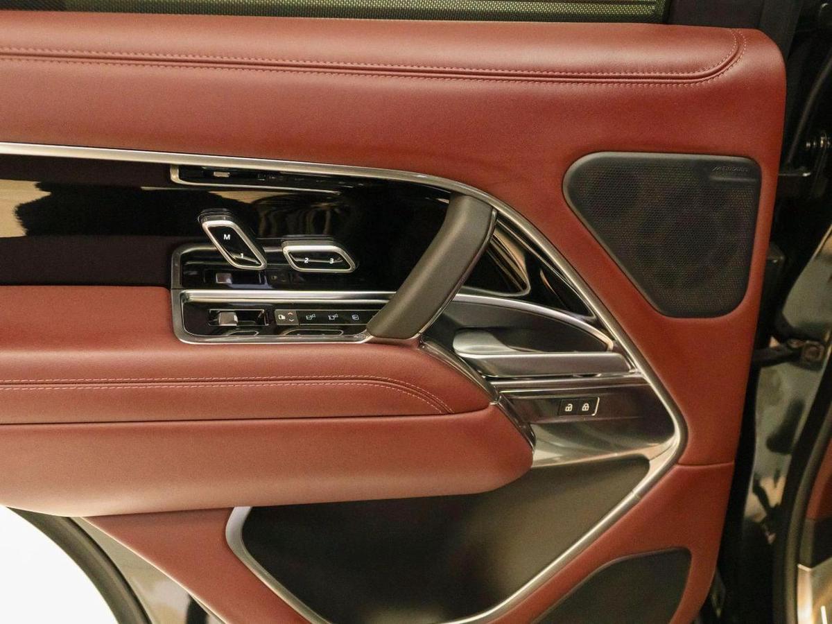 Land Rover Range Rover Autobiography P530 4.4L 2023 Range Rover Vogue Autobiography | Black Exterior | Maroon Interior | Lu-7-7