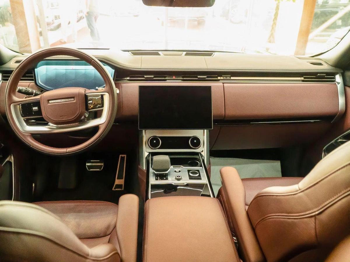 Land Rover Range Rover Autobiography P530 4.4L 2023 Range Rover Vogue Autobiography | Black Exterior | Maroon Interior | Lu-9-9