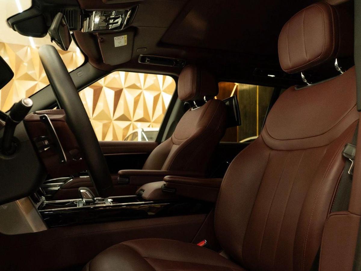 Land Rover Range Rover Autobiography P530 4.4L 2023 Range Rover Vogue Autobiography | Black Exterior | Maroon Interior | Lu-10-10