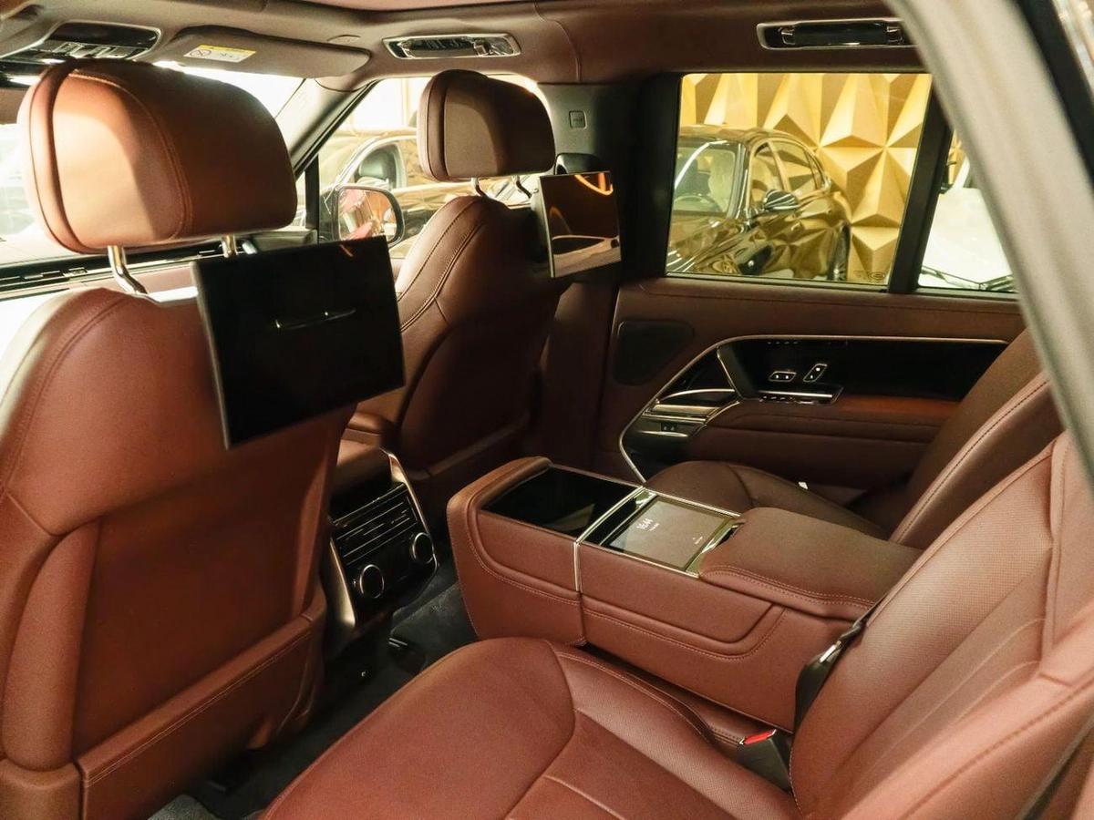 Land Rover Range Rover Autobiography P530 4.4L 2023 Range Rover Vogue Autobiography | Black Exterior | Maroon Interior | Lu-11-11