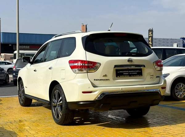 NISSAN PATHFINDER SV HYBRID 2018 MODEL - LOW MILEAGE