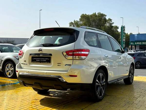 NISSAN PATHFINDER SV HYBRID 2018 MODEL - LOW MILEAGE