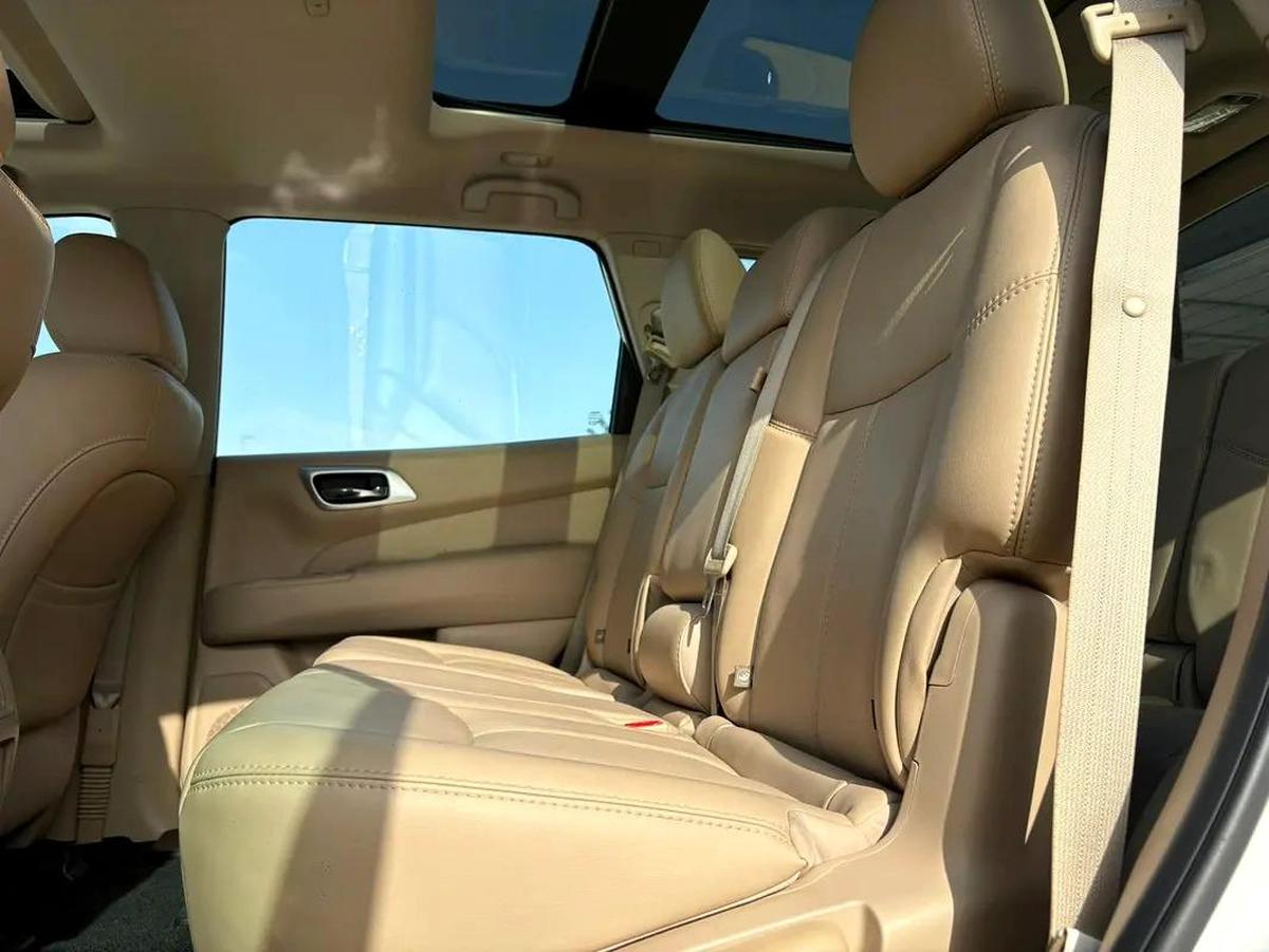 NISSAN PATHFINDER SV HYBRID 2018 MODEL - LOW MILEAGE-9-9