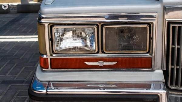 Cadillac Brougham 5.0 L