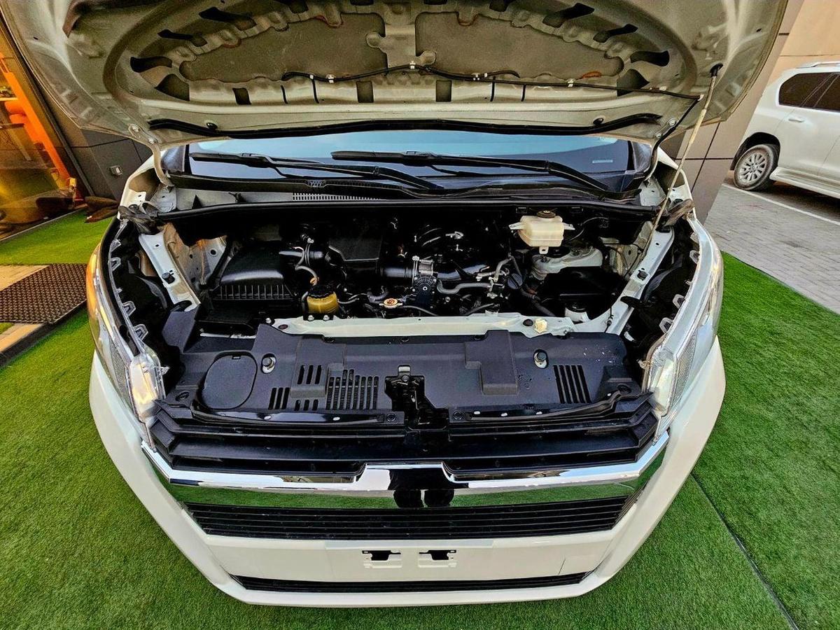 Toyota Hiace HIACE PASSENGER / PETROL MANUAL / 3.5 V6 / HIGH ROOF-5-5