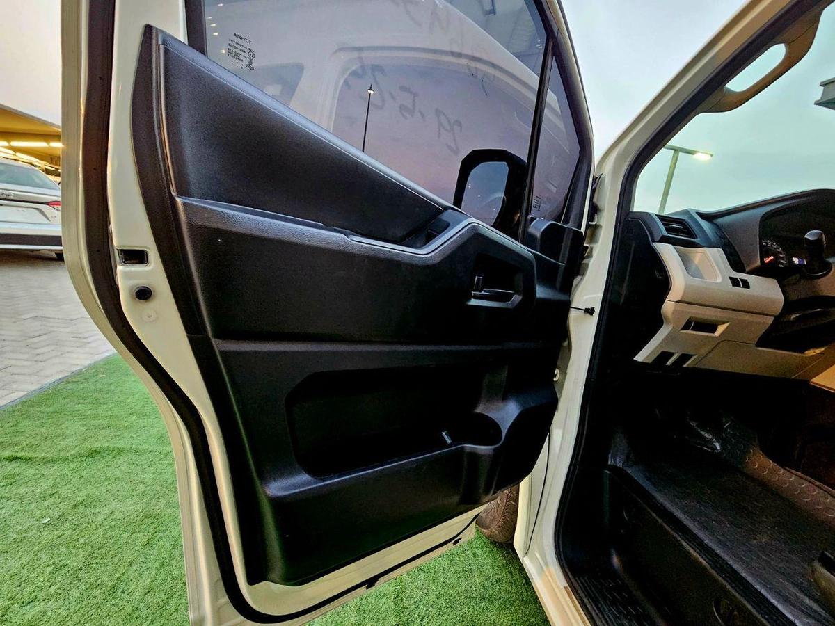 Toyota Hiace HIACE PASSENGER / PETROL MANUAL / 3.5 V6 / HIGH ROOF-13-13