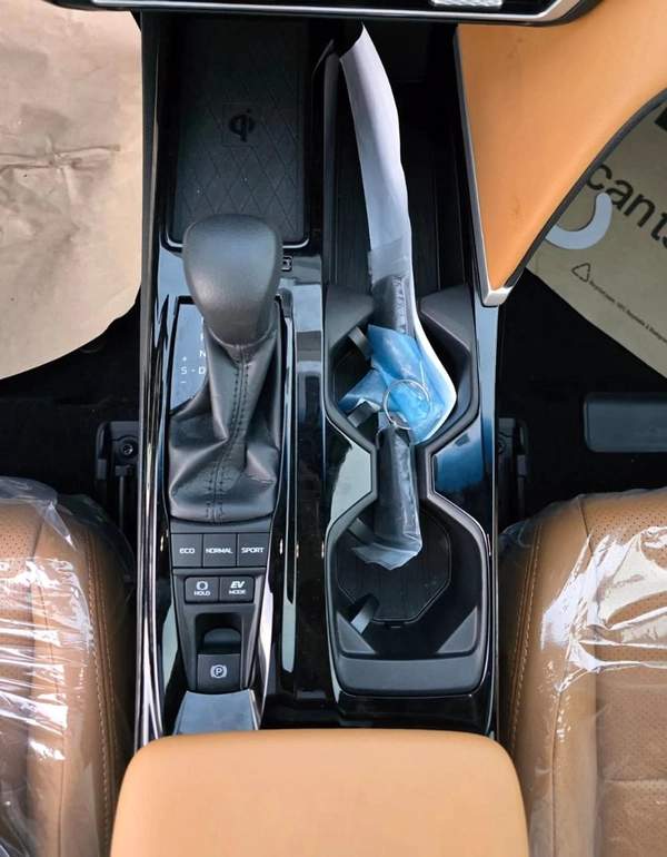 Toyota Camry E 2.5L