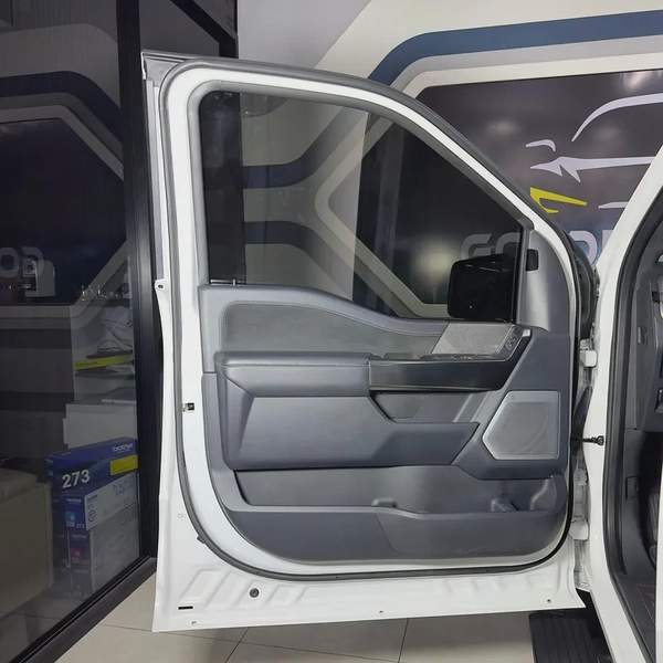 2023 Ford F-150 Platinum 3.5L V6