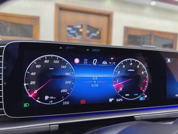 GLS 580 / 6,100 Km / 3 YEARS WARRANTY / FULL OPTION