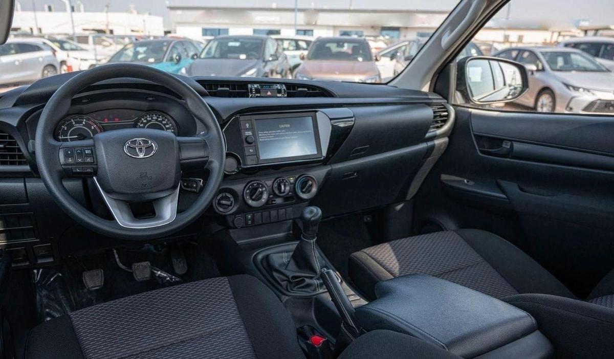 Toyota Hilux Toyota hilux 2.4L DIESEL basic option MY2025-10-10