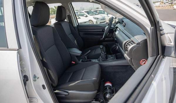 Toyota Hilux Toyota hilux 2.4L DIESEL basic option MY2025