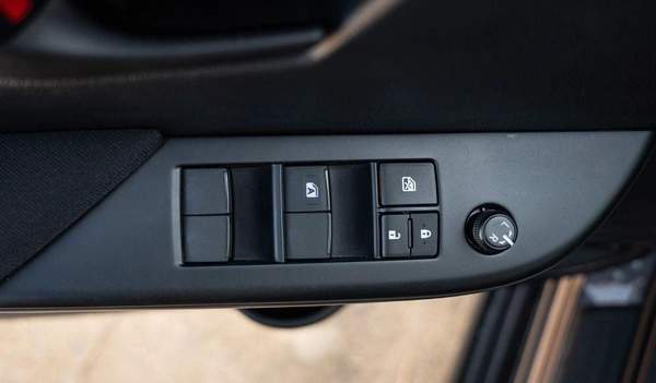 Toyota Hilux Toyota hilux 2.4L DIESEL basic option MY2025