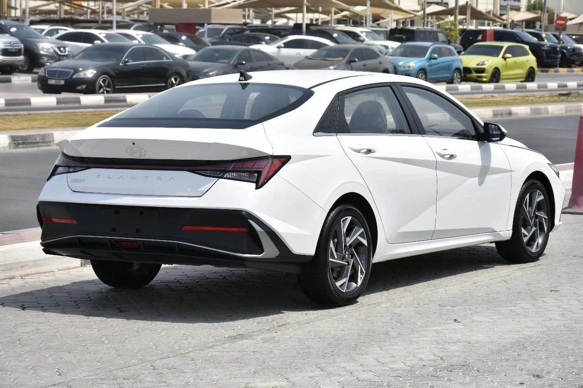 HYUNDAI ELANTRA LUXURY 2025 | WHITE LIKE-4-4