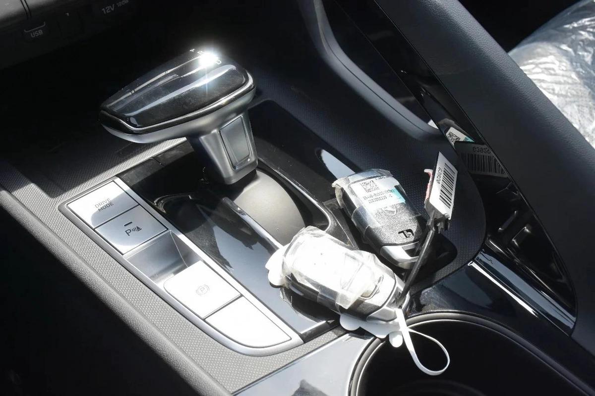 HYUNDAI ELANTRA LUXURY 2025 | WHITE LIKE-3-3