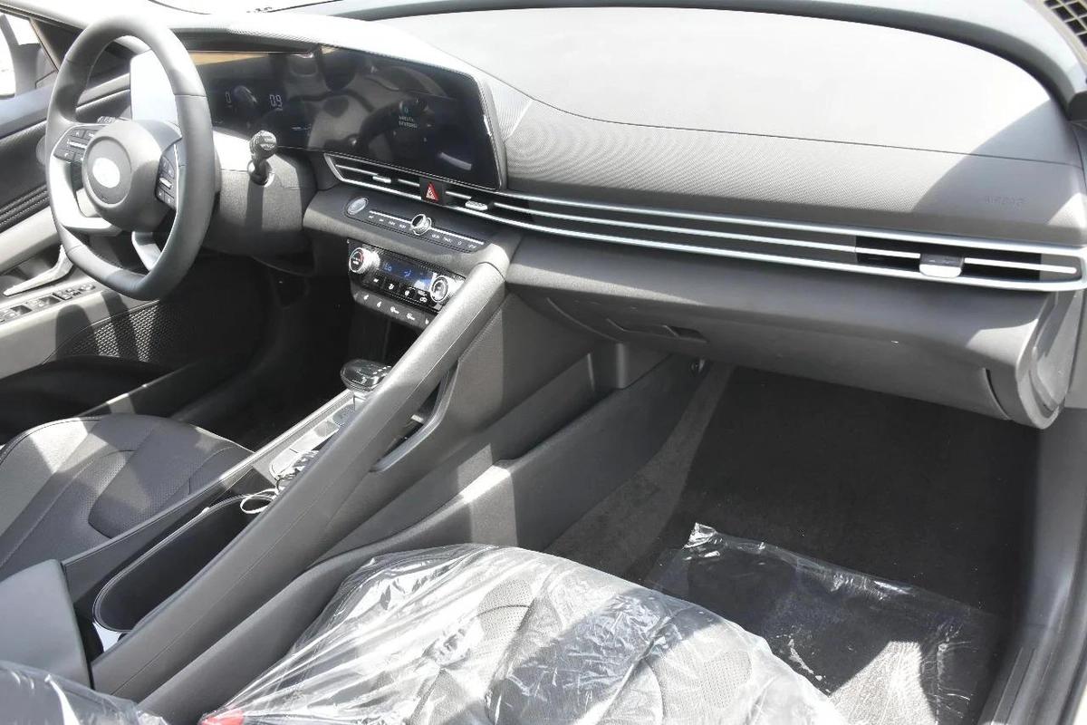 HYUNDAI ELANTRA LUXURY 2025 | WHITE LIKE-1-1