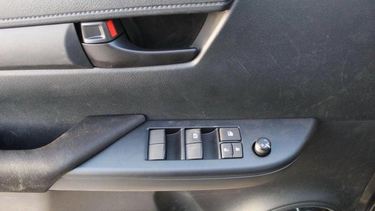 Toyota Hilux HILUX 2.4L AT DIESEL MED OPTION-11-11