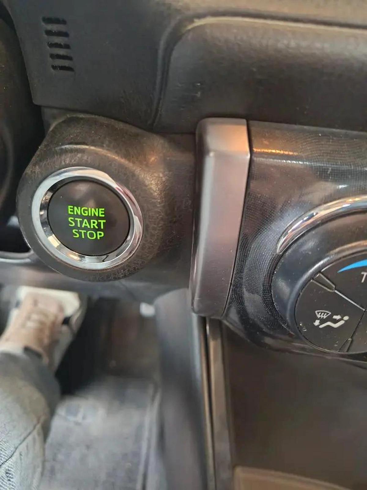Toyota YARIS 2014 SE+ 1.5L Full Option Push Start-3-3