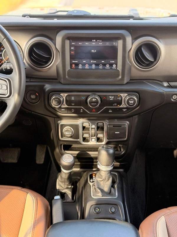 Jeep Wrangler Unlimited Sport S 2.0L A/T Sport 2.0L A/T Full Option