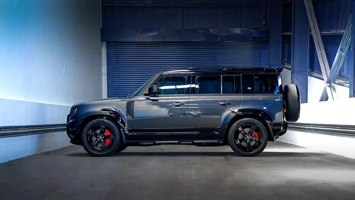 Land Rover Defender 110 HSE-1-1