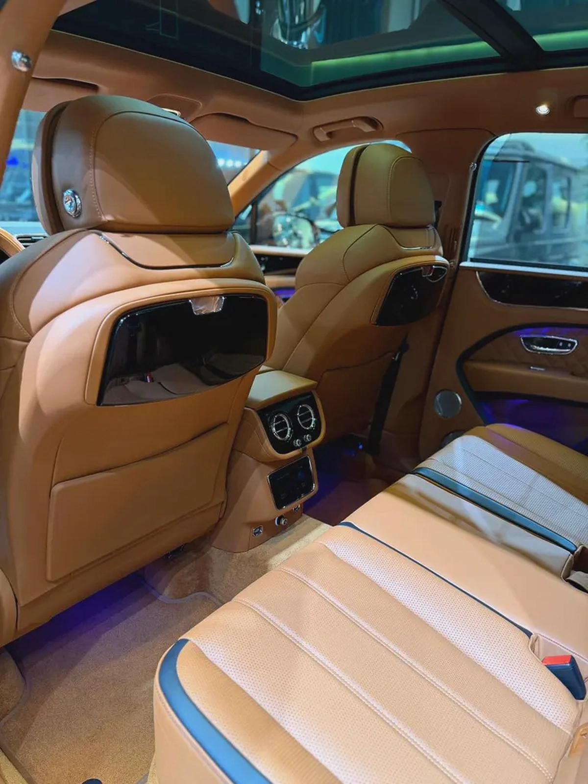 2021 Bentley Bentayga W12 Speed - GCC Specs - Pristine Condition-With full service history-18-18