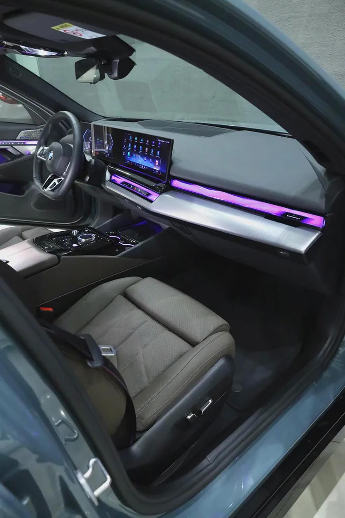 2025 BMW 520i M-Kit GCC Specs - Like New!-10-10