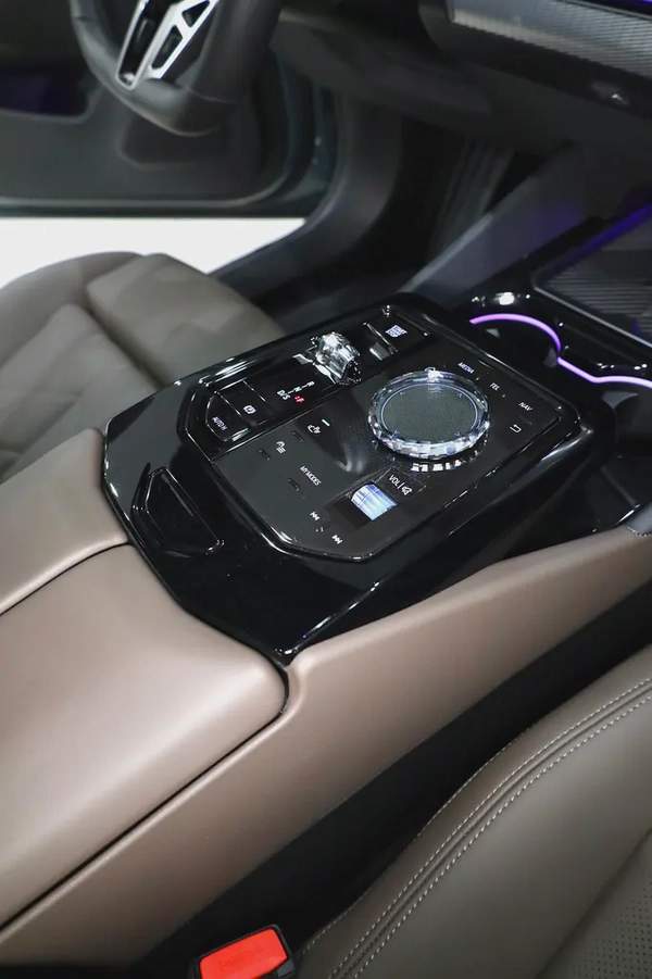 2025 BMW 520i M-Kit GCC Specs - Like New!