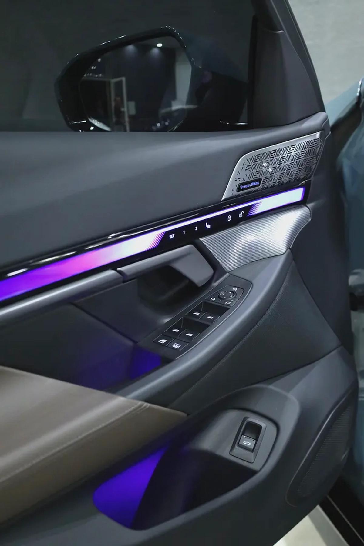 2025 BMW 520i M-Kit GCC Specs - Like New!-12-12