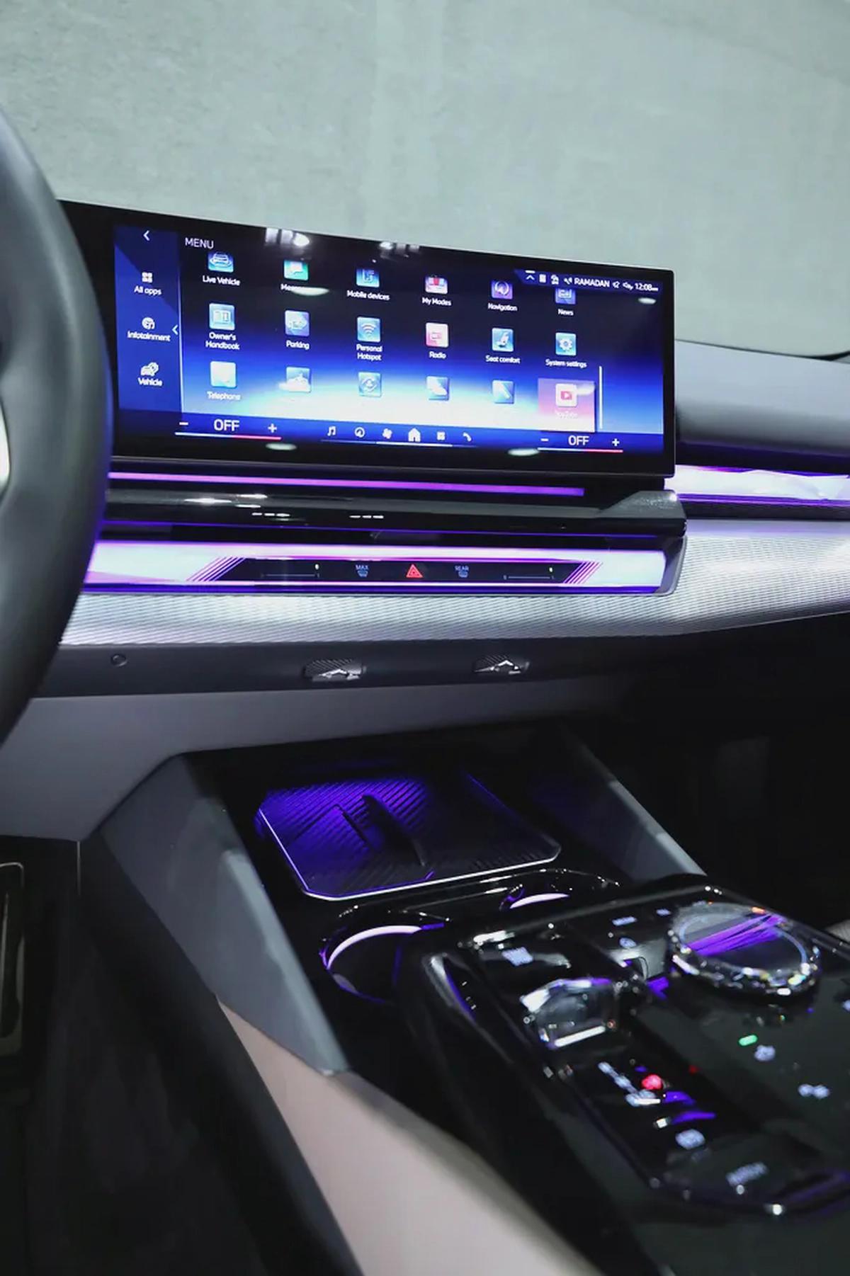 2025 BMW 520i M-Kit GCC Specs - Like New!-13-13