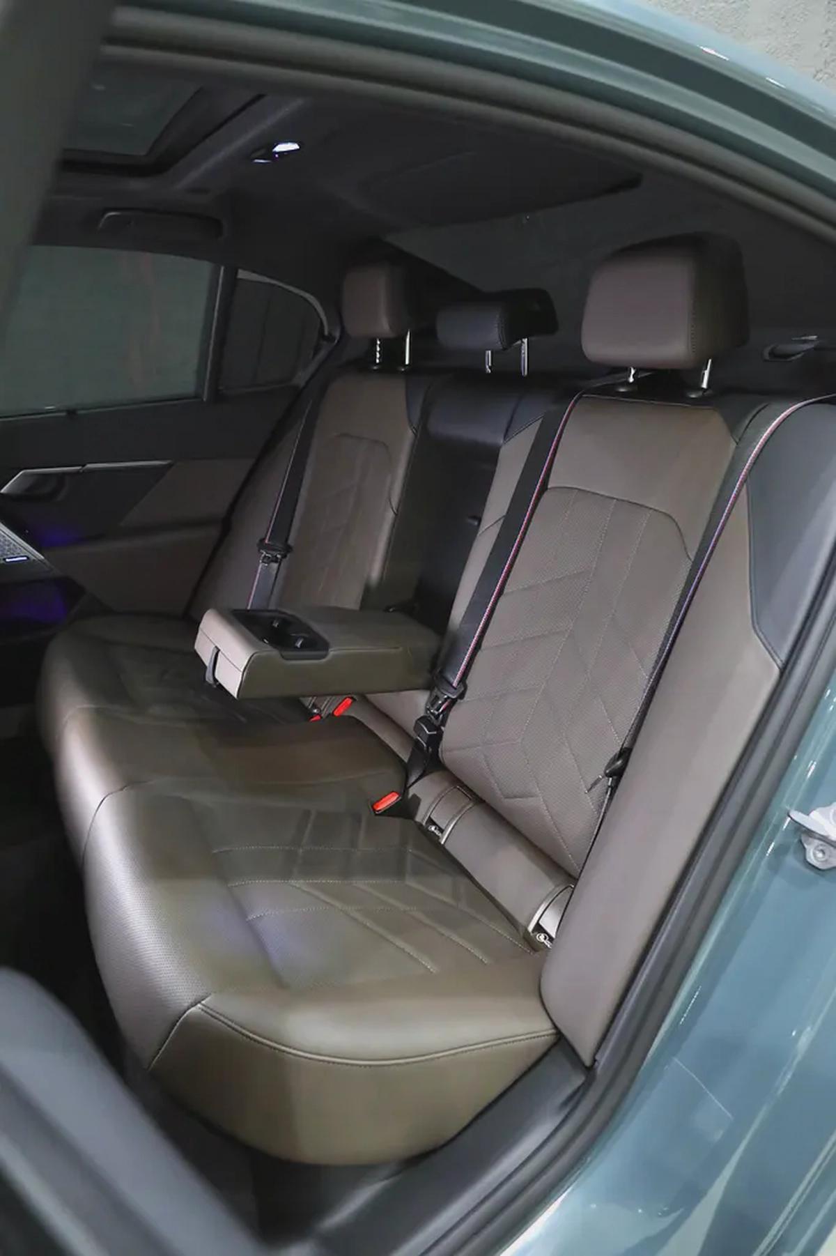 2025 BMW 520i M-Kit GCC Specs - Like New!-14-14