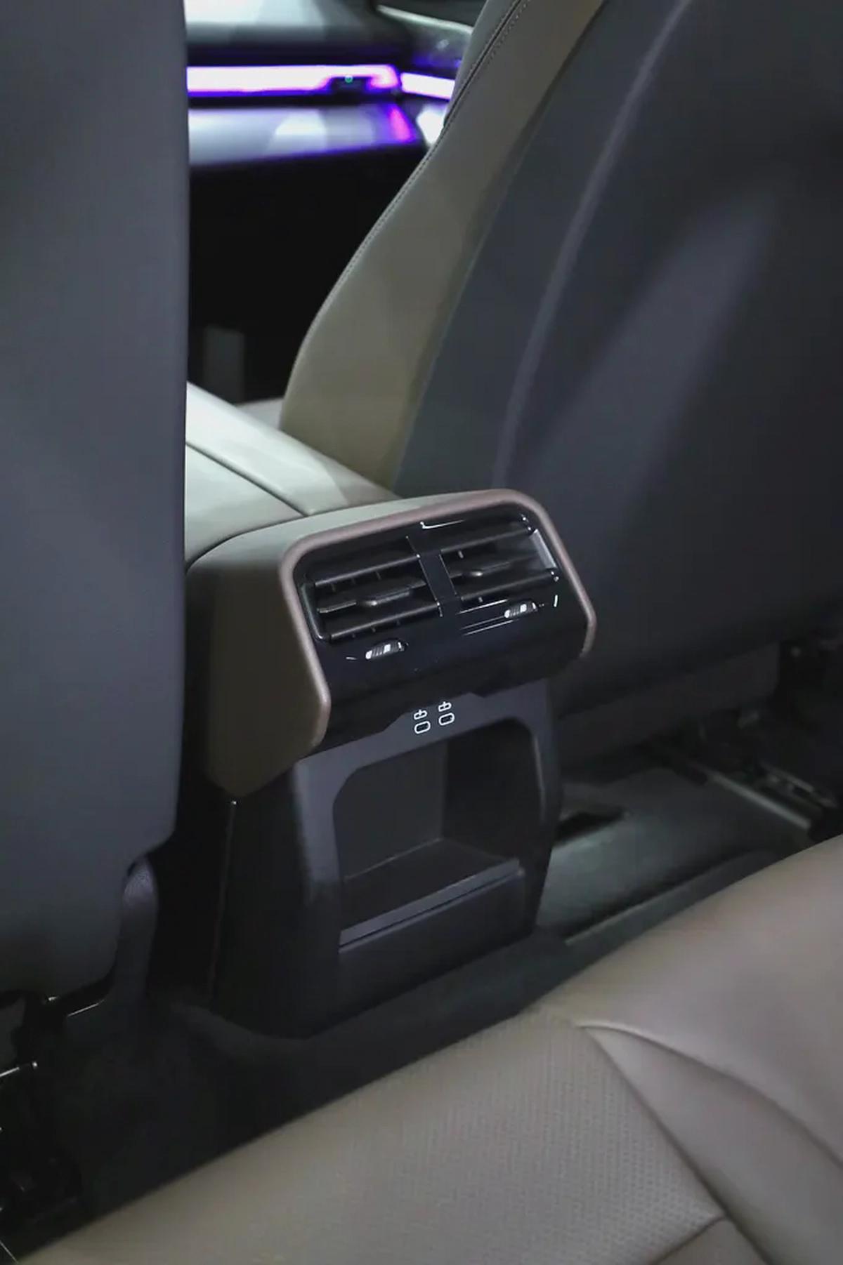 2025 BMW 520i M-Kit GCC Specs - Like New!-16-16