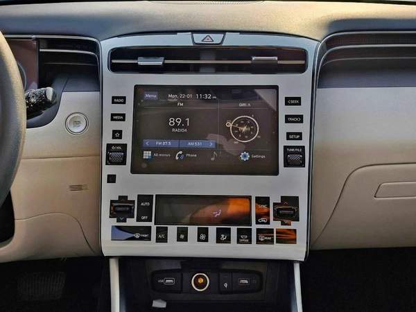 Hyundai Tucson 1.6L V4 PETROL / PUSH START / DVD CAMERA / PANORAMIC ROOF / FULL OPTION