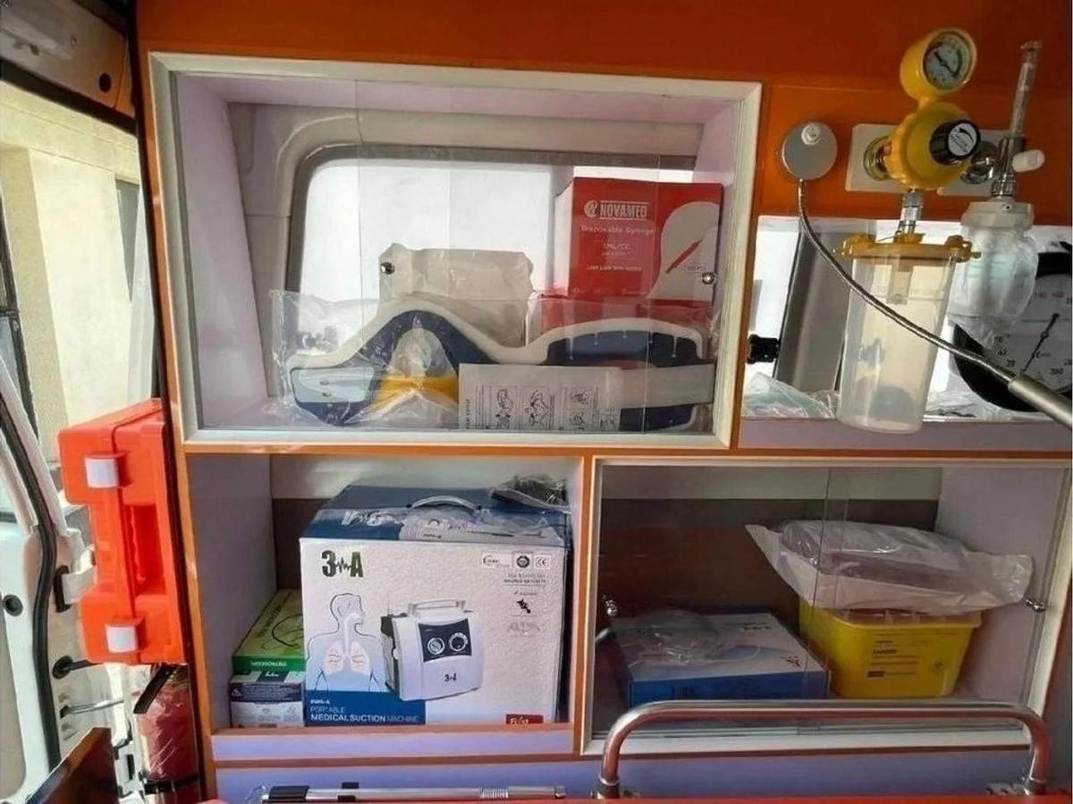 Toyota Land Cruiser 70 LAND CRUISER LC78 4.2L AMBULANCE-8-8